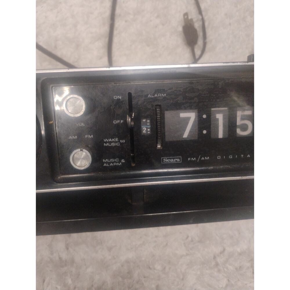 Vintage Sears AM/FM Flip Clock Radio Model 132.20540200 Woodgrain Retro MCM 70s' - Picture 8 of 14